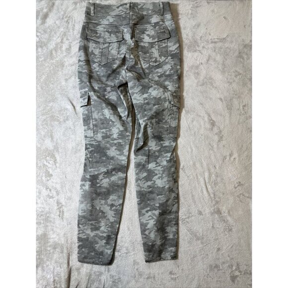 Women’s Spanx Cargo Style Camo Pants Gray Medium - Picture 9 of 11